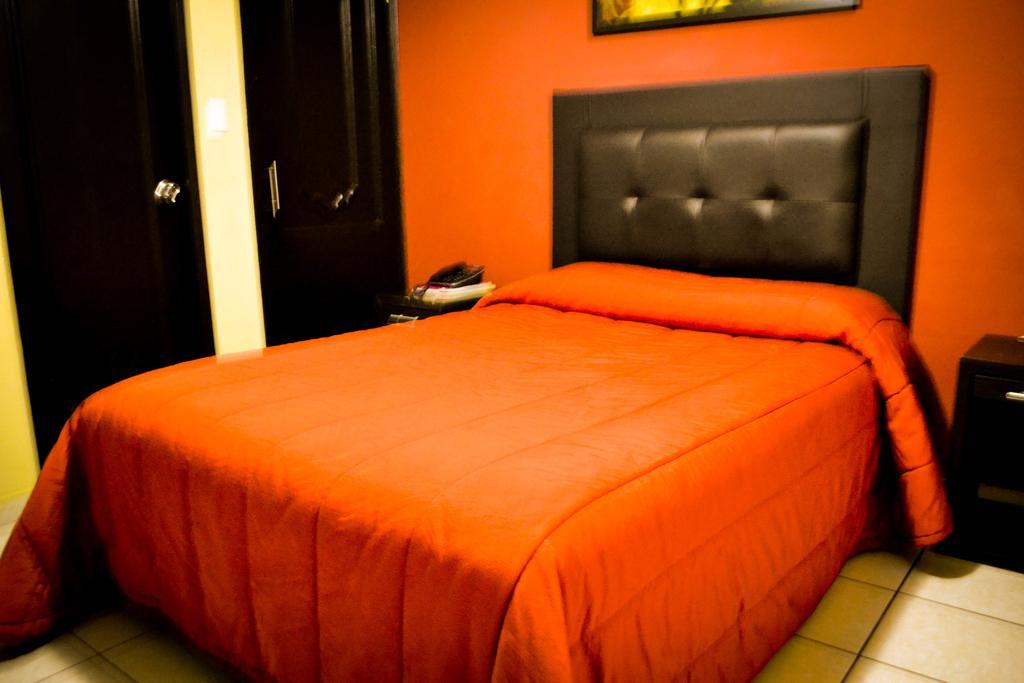 Hotel Villa Cahita Los Mochis Bagian luar foto